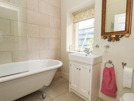 A bathroom with a bathtub and sink at Mappowder Cottage Buckland Newton near Dorchester