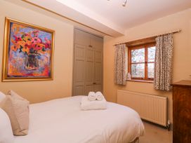 A bedroom with a bed and wardrobe at Elm View in Chipping Campden