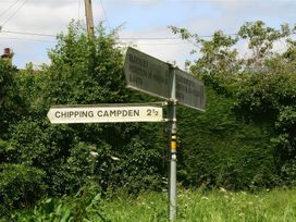 A directional sign pointing to Chipping Campden and other locations in Chipping Campden