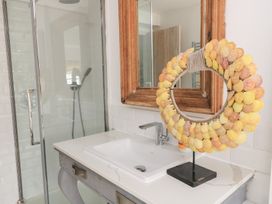 A bathroom with a sink and shower at Fairview Cottage in Milton-Under-Wychwood