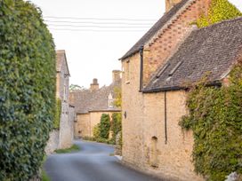 Orchard House - Cotswolds - 988776 - thumbnail photo 32