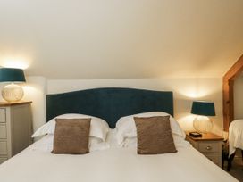 A bedroom with a bed and lamps at The Old Reading Room in Bledington near Stow-on-the-Wold