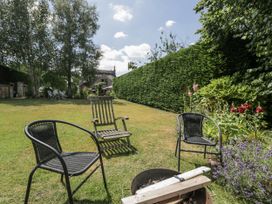 A garden with chairs and a fire pit at The Old Reading Room Bledington near Stow-on-the-Wold