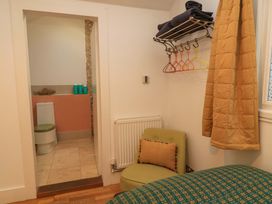 A bathroom with a toilet and towel storage at The Linhay in Little Coxwell near Faringdon