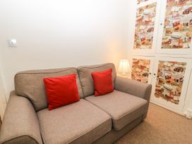 A living room with a sofa and lamp at Rojoy, Salisbury