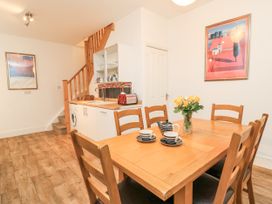 A dining room with a table and chairs at Rojoy in Salisbury