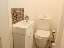 A bathroom with a sink and toilet at Rojoy in Salisbury