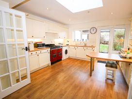 Tovah - Isle of Wight & Hampshire - 989971 - thumbnail photo 10