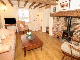 Tovah - Isle of Wight & Hampshire - 989971 - thumbnail photo 4