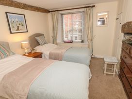 Tovah - Isle of Wight & Hampshire - 989971 - thumbnail photo 12