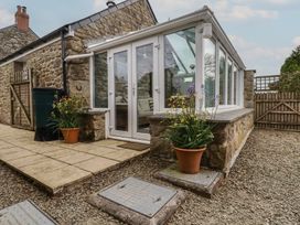 A conservatory with potted plants at The Smithy in Blisland