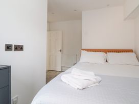 A bedroom with a bed and towels at Talgais in Llangollen