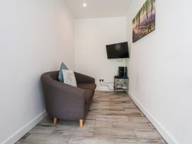 A snug with a sofa and a television at Talgais in Llangollen