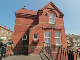 The Old School House - North Yorkshire (incl. Whitby) - 992909 - thumbnail photo 2