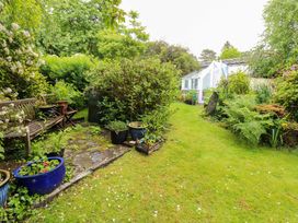 A garden with paths and potted plants at Holemire Barn in Lorton