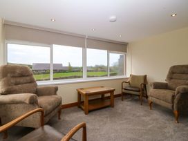 A snug with chairs and a table at Dalar Deg Aberdaron