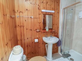 A bathroom with shower, sink and toilet at Cairbre House in Dungarvan, County Waterford