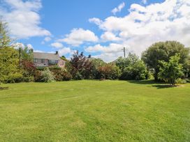 A garden with green grass and trees at Cairbre House in Dungarvan, County Waterford