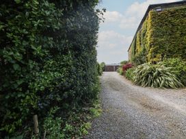 A gravel driveway bordered by plants at Cairbre House, Dungarvan, County Waterford