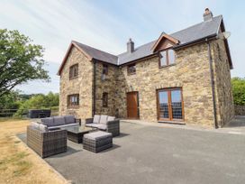 A house with seating area and table at Ty Berllan in Caersws