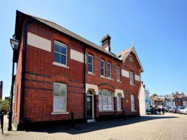 An outdoor view of a brick building with windows and a door at Mutiny House, Brewers Quay Harbour