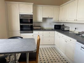 A kitchen with appliances and table at Mutiny House Brewers Quay Harbour