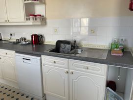 A kitchen with a sink and dishwasher at Mutiny House Brewers Quay Harbour