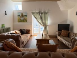 A living room with sofas and a table at The Oast House in Brewers Quay Harbour