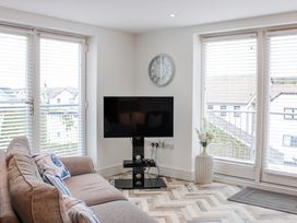 A living room with a television and a sofa at Estuary View in Kingsbridge