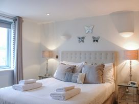 A bedroom with a bed and lamps at Estuary View in Kingsbridge