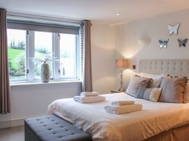 A bedroom with a bed and lamp at Estuary View in Kingsbridge