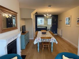 A dining room with a table and chairs at Safe Harbour Brewers Quay harbour