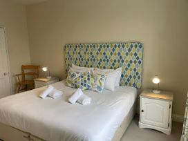 A bedroom with a bed and bedside tables at Safe Harbour Brewers Quay harbour