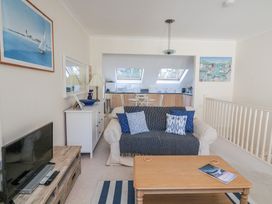 A living room with a sofa and coffee table at 19 Bolt Head in Salcombe