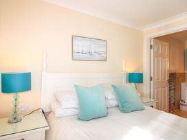 A bedroom with a bed and lamps at 4 Bolt Head in Salcombe