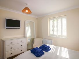 A bedroom with towels on the bed at 4 Bolt Head in Salcombe