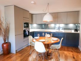 A kitchen with a dining table and chairs at 5 Dartmouth House Dartmouth