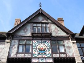 The exterior of a building featuring decorative elements at Dart Views Dartmouth