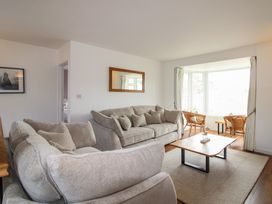 A living room with sofas and a coffee table at Seagulls in Salcombe