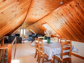 A loft with a dining table and chairs at The Station in Bolberry