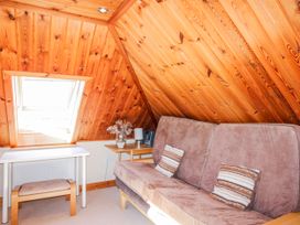 A loft with a sofa and table at The Station in Bolberry