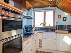 A kitchen with an oven and sink at The Station in Bolberry
