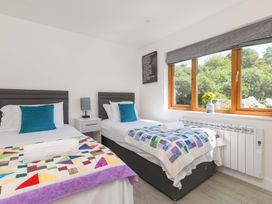 A bedroom with two beds at Mellydonen Beder Del (Melly), Tor Down Quarry in St Breward