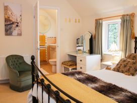 Cream Door Cottage - Cotswolds - 997700 - thumbnail photo 17