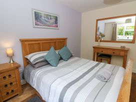 A bedroom with a bed and a desk at New Peny in Llandrindod Wells