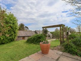 An outdoor area with a flower pot and buildings at Erin Cottage in Pelynt near Looe