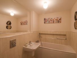 Time and Tide Apartment 25 - North Yorkshire (incl. Whitby) - 999774 - thumbnail photo 21