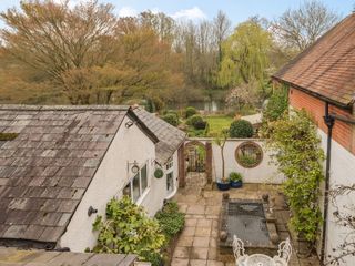 Riverside House photo 1