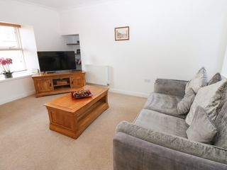 2 Eden Lodge photo 1