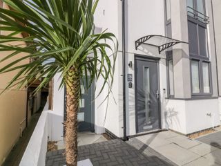 18 Ocean Heights photo 1